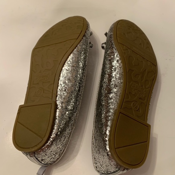 Faded Glory Girl’s Silver Dazzle Ballet Flat 2 - Picture 6 of 6